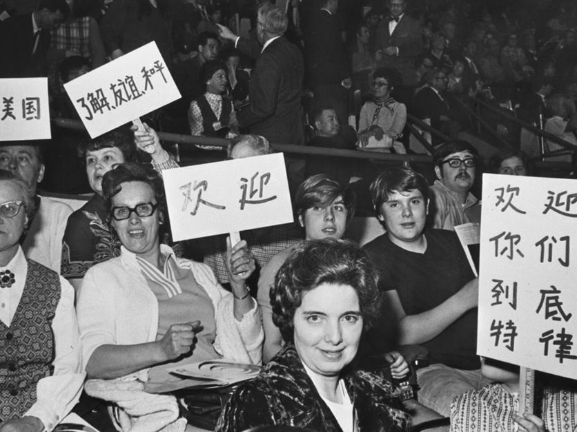 1971年4月15日，美国乒乓球队访问上海进行友谊比赛2.jpg