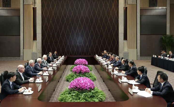 李强会见世界技能组织主席乌汉和首席执行官霍伊