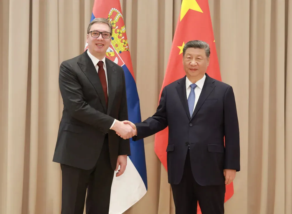 习近平会见塞尔维亚总统武契奇