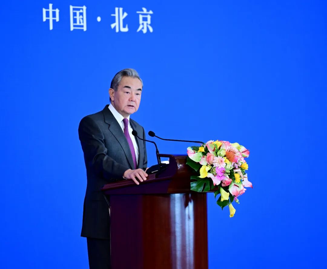 王毅在2025年国际形势与中国外交研讨会上的主旨发言