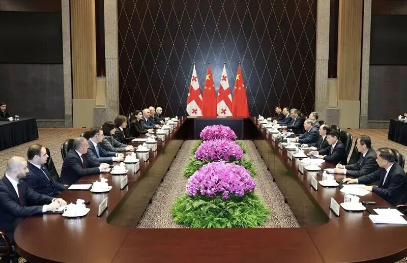 李强会见格鲁吉亚总理科巴希泽