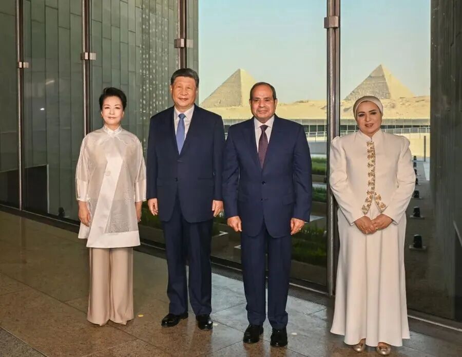 习近平和彭丽媛同埃及总统塞西夫妇共同参观大埃及博物馆（高清大图）
