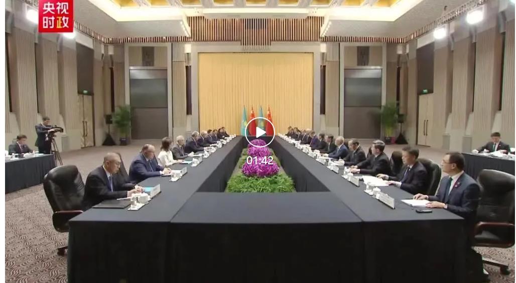 习近平会见哈萨克斯坦总统托卡耶夫